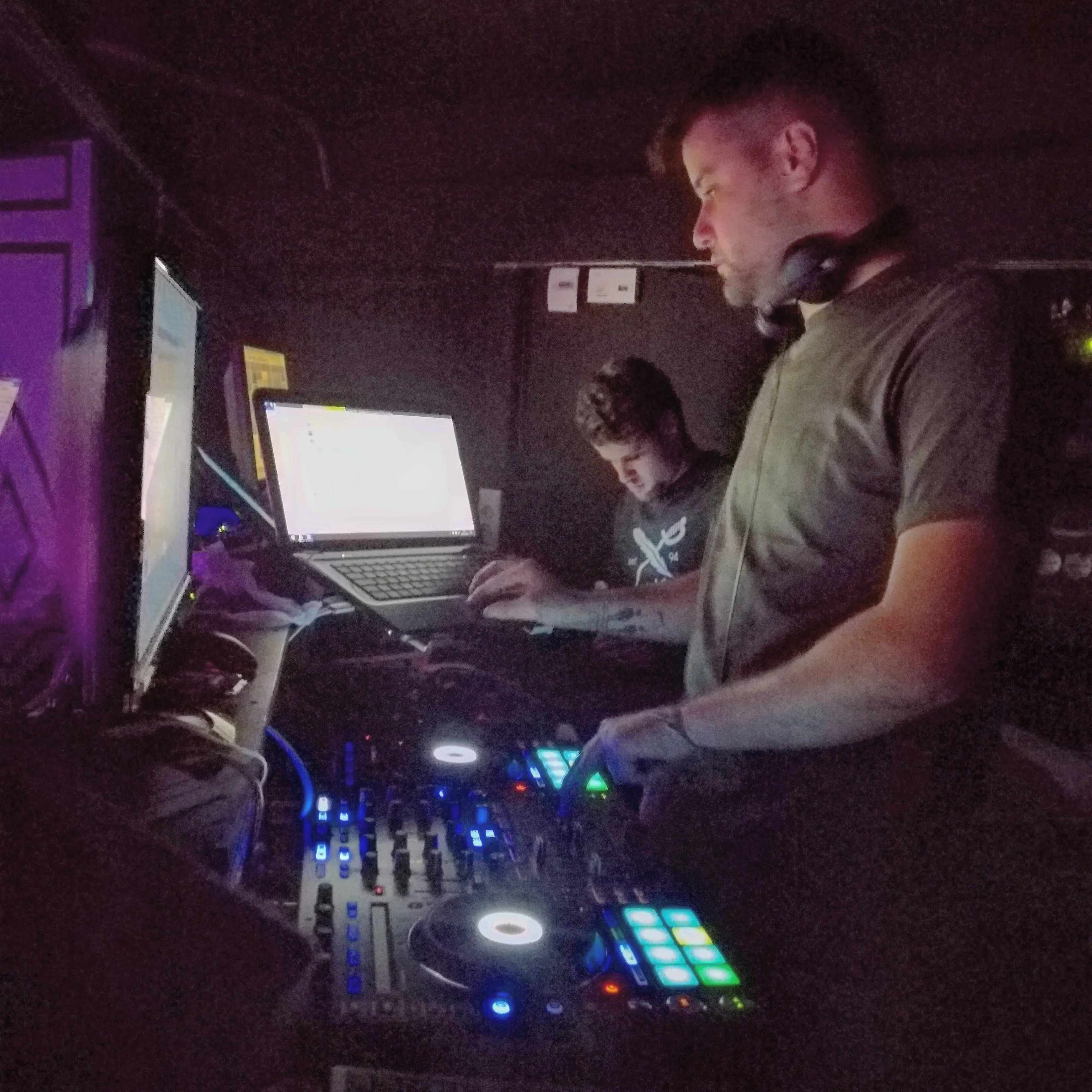 Para promocionar jóvenes promesas